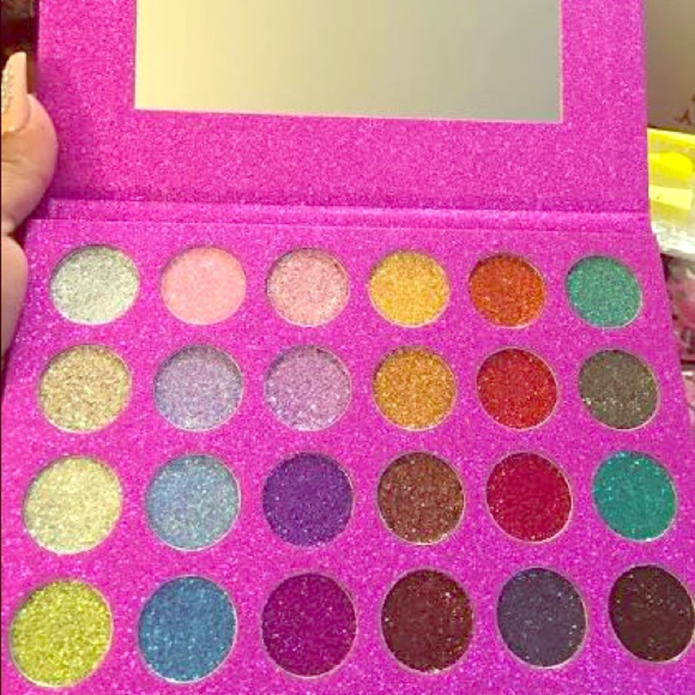 Boss bitch #glitterforbeeakfast